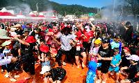 트로트부터 힙합 워터밤까지… 세대를 잇는 화천토마토축제